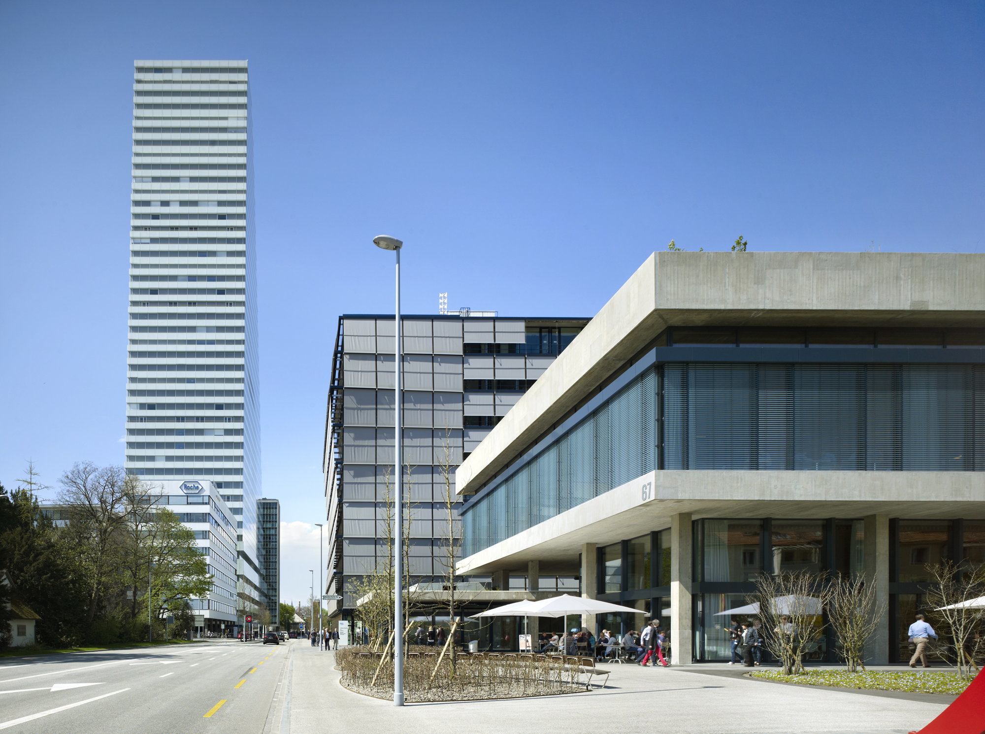 Personalgebäude, Basel, Switzerland, Umbau, Sanierung, Beton, Schwimmbad, Nissen Wentzlaff Architekten, F. Hoffmann - La Roche, Roland Rohn, Otto Rudolf Salvisberg, Generalplaner, Architekt, Michael Muellen, 60er, Schzigerjahre, Pool, Restaurant, Café, Kantine, Baunetz, Baunetz-Meldung, Architektur, Architekt, architect, architecture, Architekt gesucht, Meldungen, architecture-news, Switzerland, swiss, Schweiz, 2016, Bauen im Bestand, Grenzach, Kleinbasel, Herzog &amp; De Meuron, Hochhaus, Flachbau, Denkmalschutz,