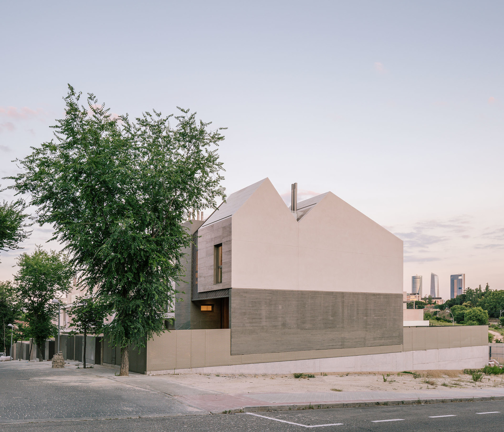 Einfamilienhaus am Stadtrand Madrids von Steyn Studio