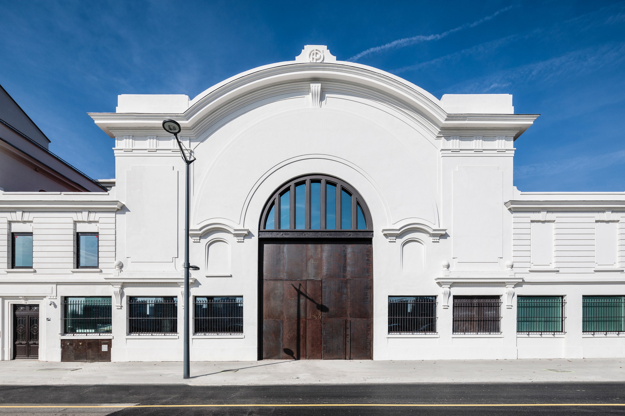 Die Fassade der Haupthalle wurde durch Vurpas restauriert.