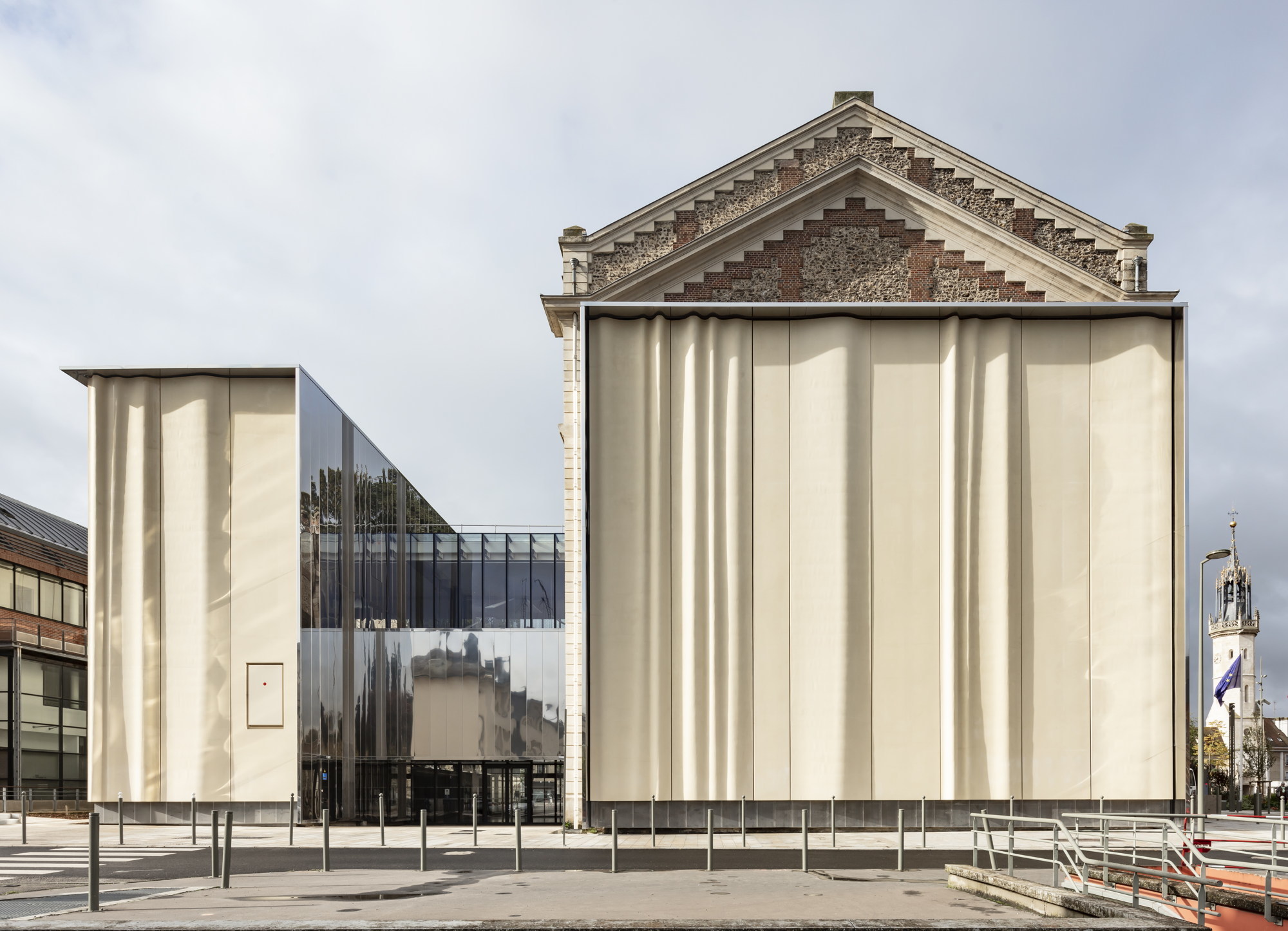 Erweiterung und Sanierung des Theaters in Évreux von Opus 5