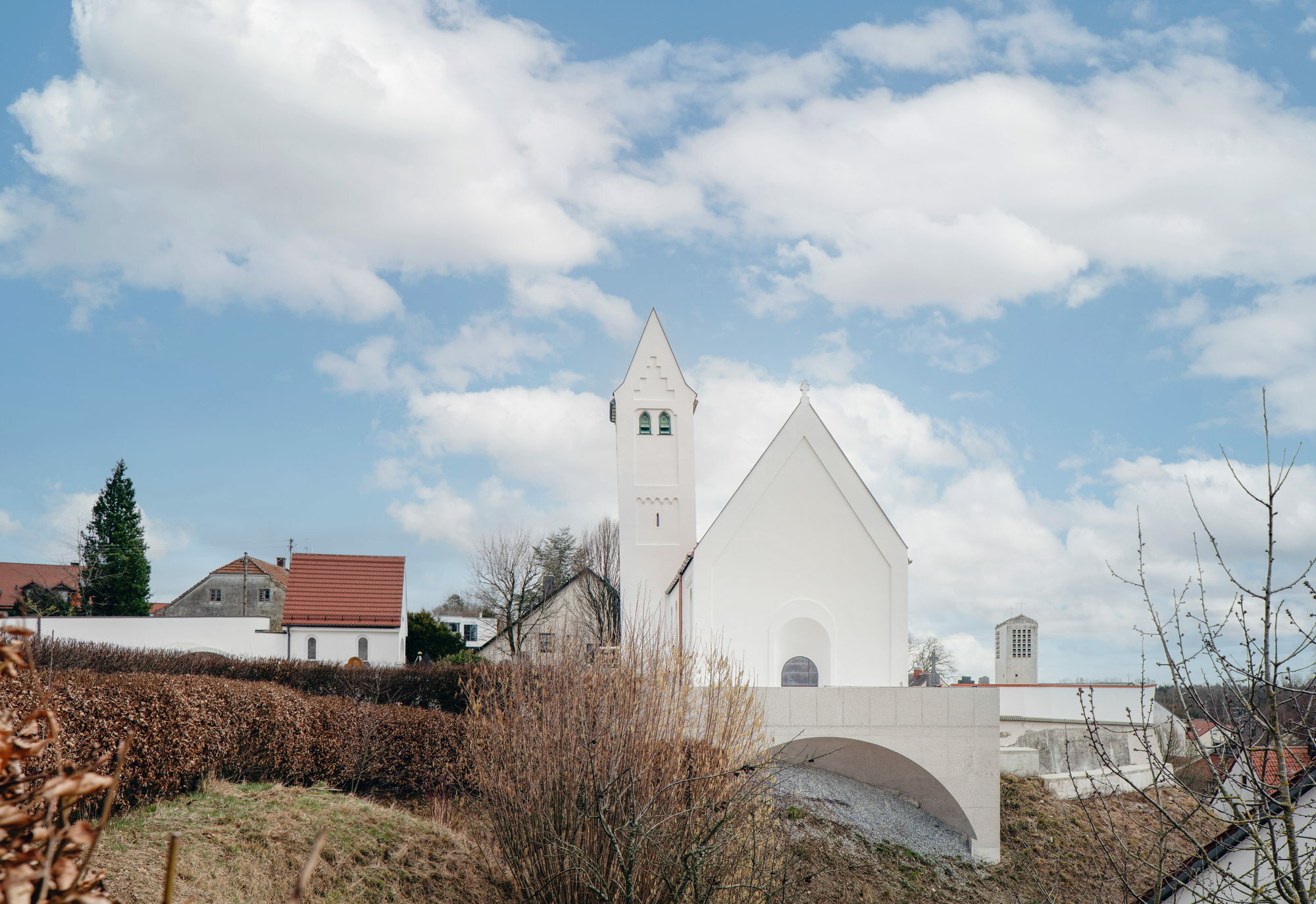 Die Neugestaltung des Areals „Georgskirche Hebertshausen“ besteht aus einer Vielzahl von Bausteinen.