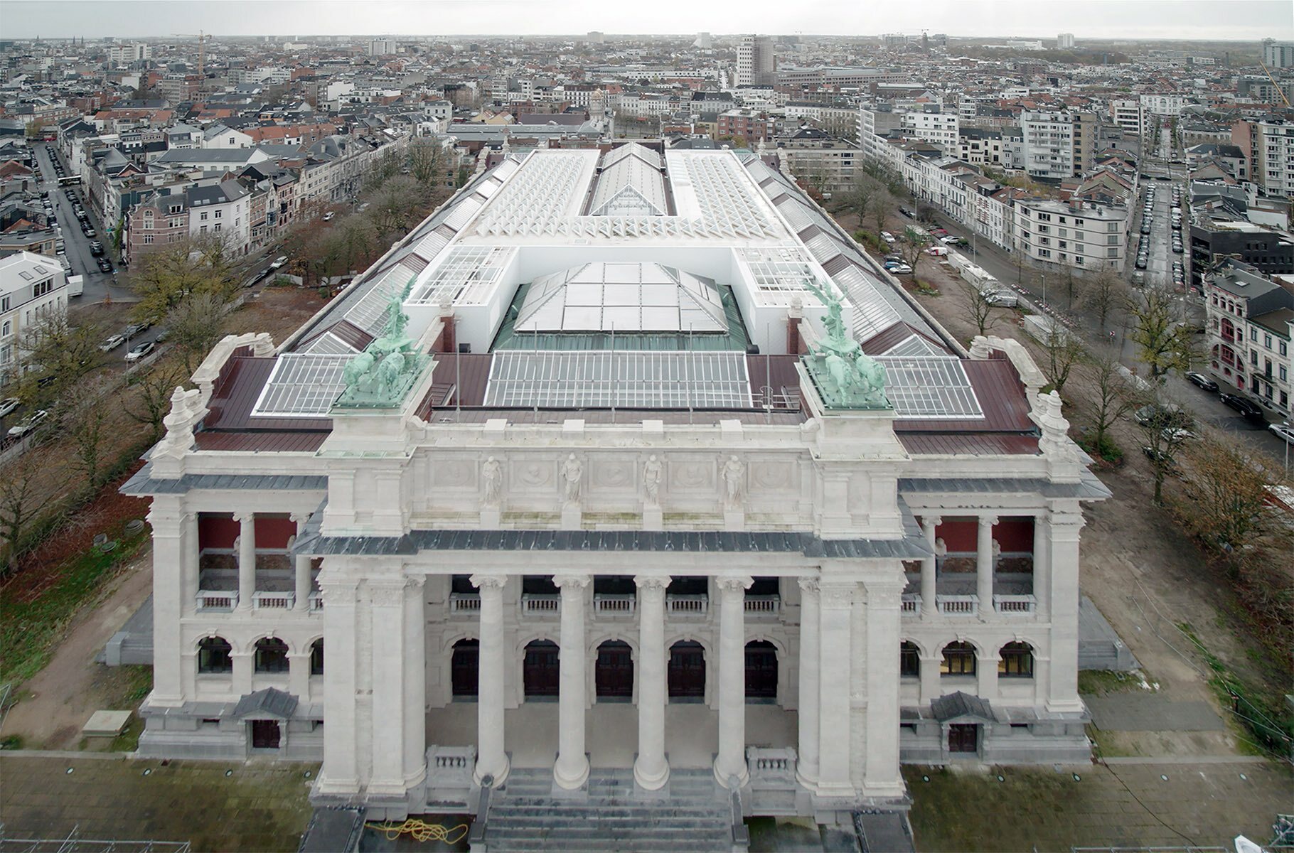 Zwei Museen in einem: Die neuen Räume sind von außen nur an der neuen Dachlandschaft zu erkennen