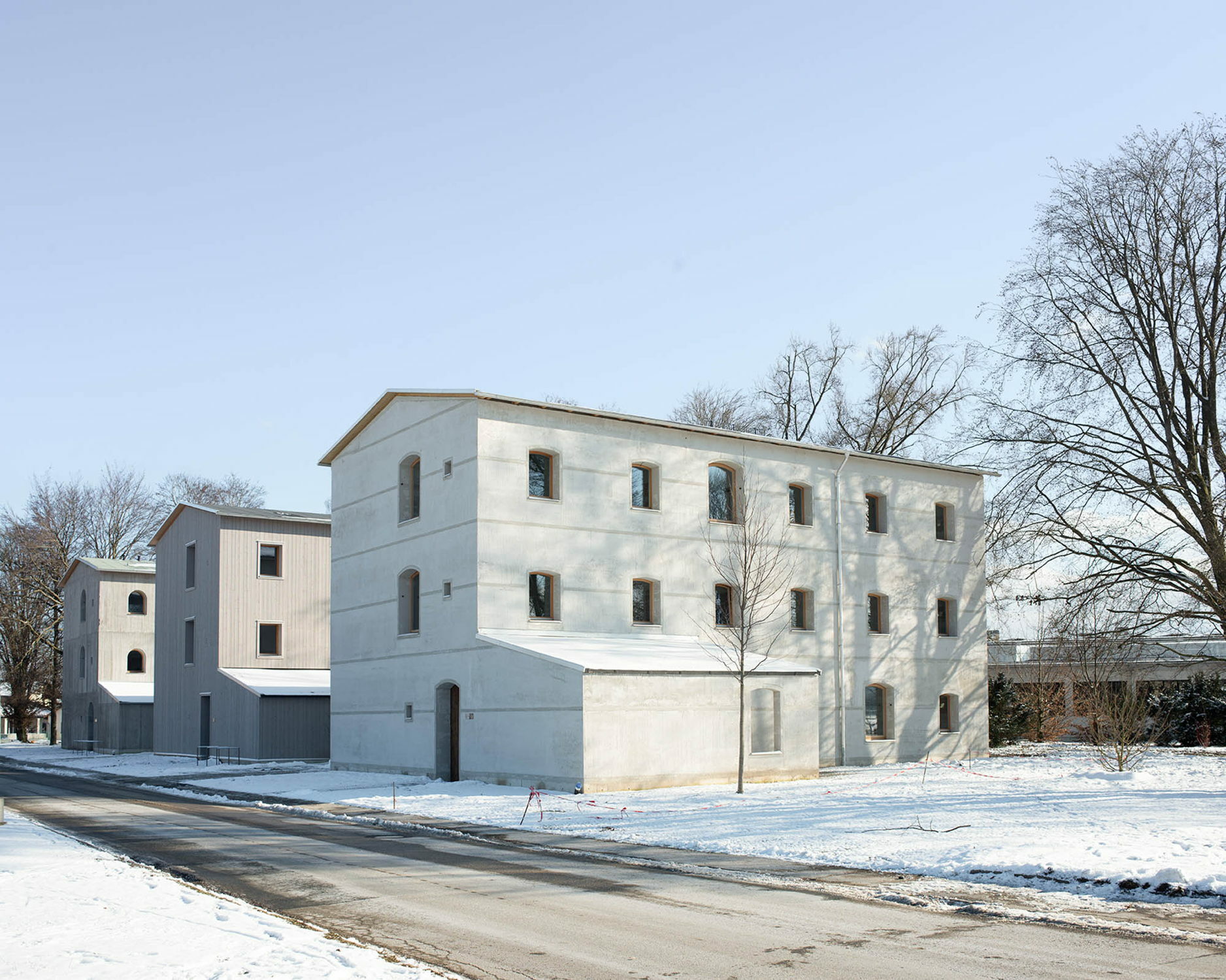 Die Forschungshäuser von Florian Nagler Architekten in Bad Aibling sind dreieiige Drillinge.