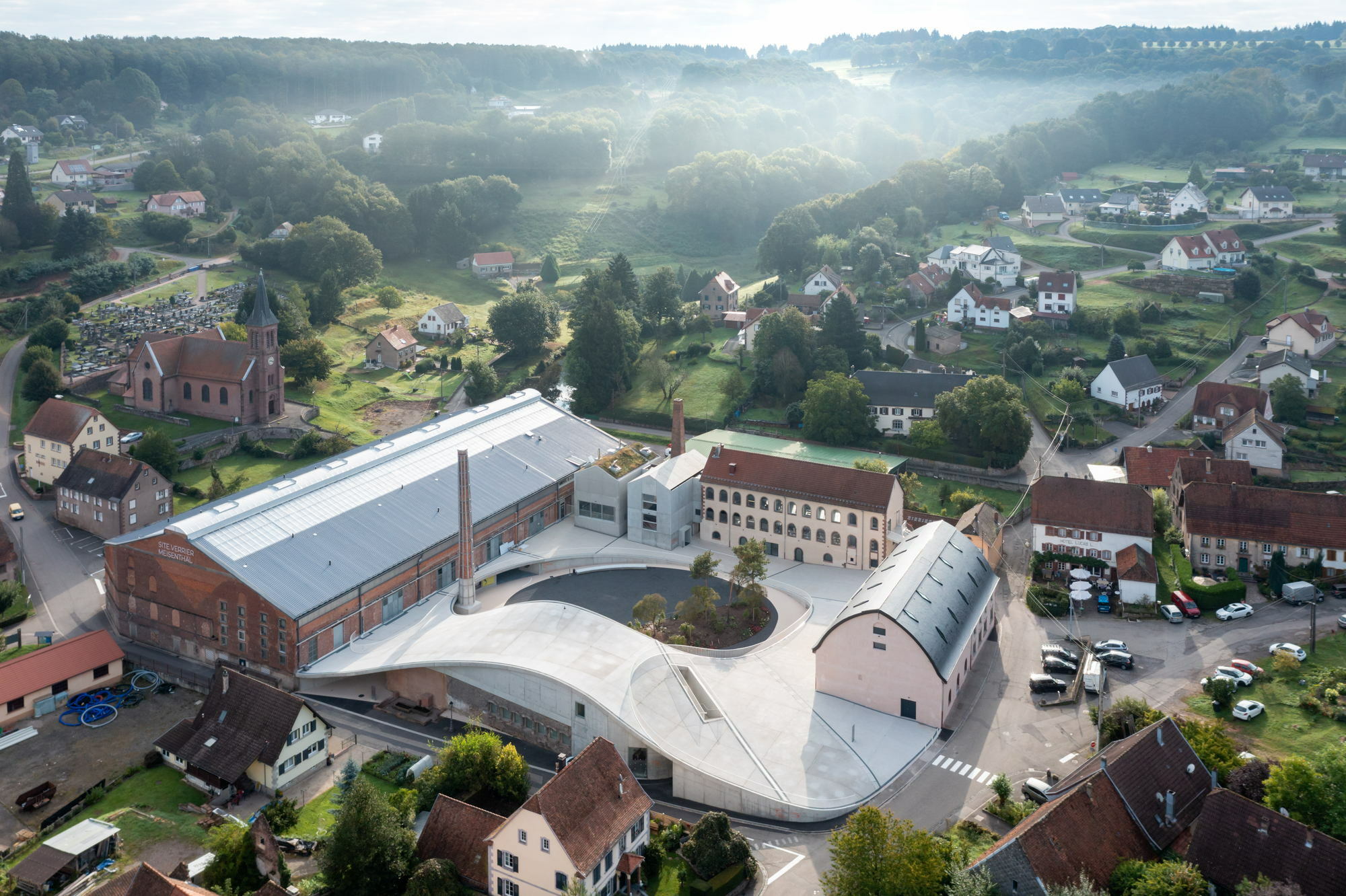 Glaskunstzentrum in Meisenthal von SO–IL und Freaks