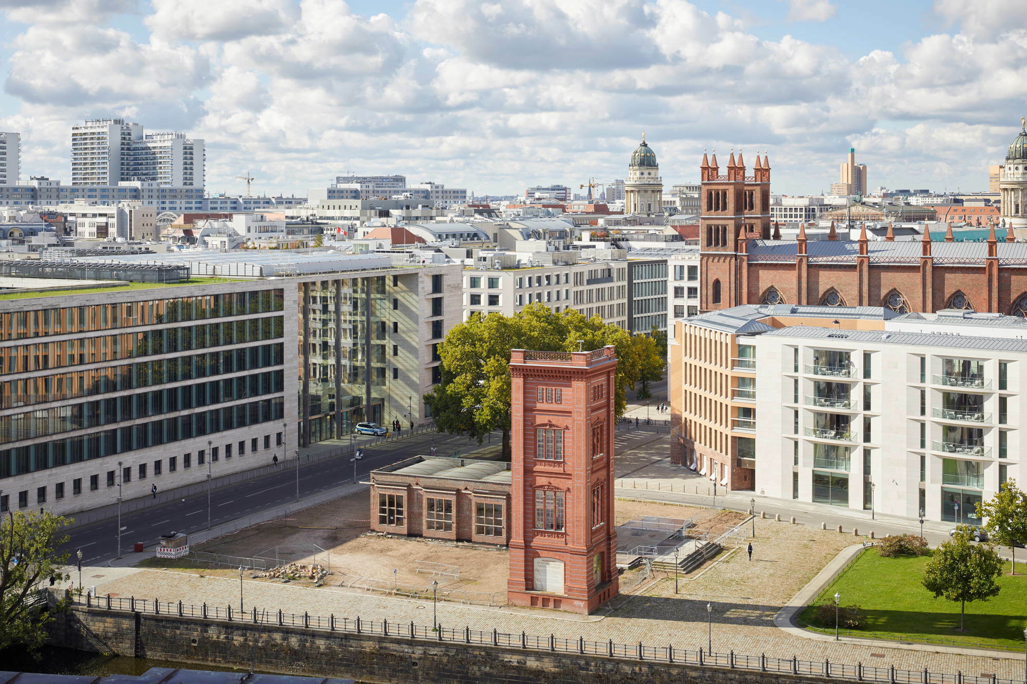 Die Bundesstiftung Bauakademie wird ihren Neubau auf dem Grundriss des historischen Schinkel-Baus in der historischen Mitte Berlins errichten.