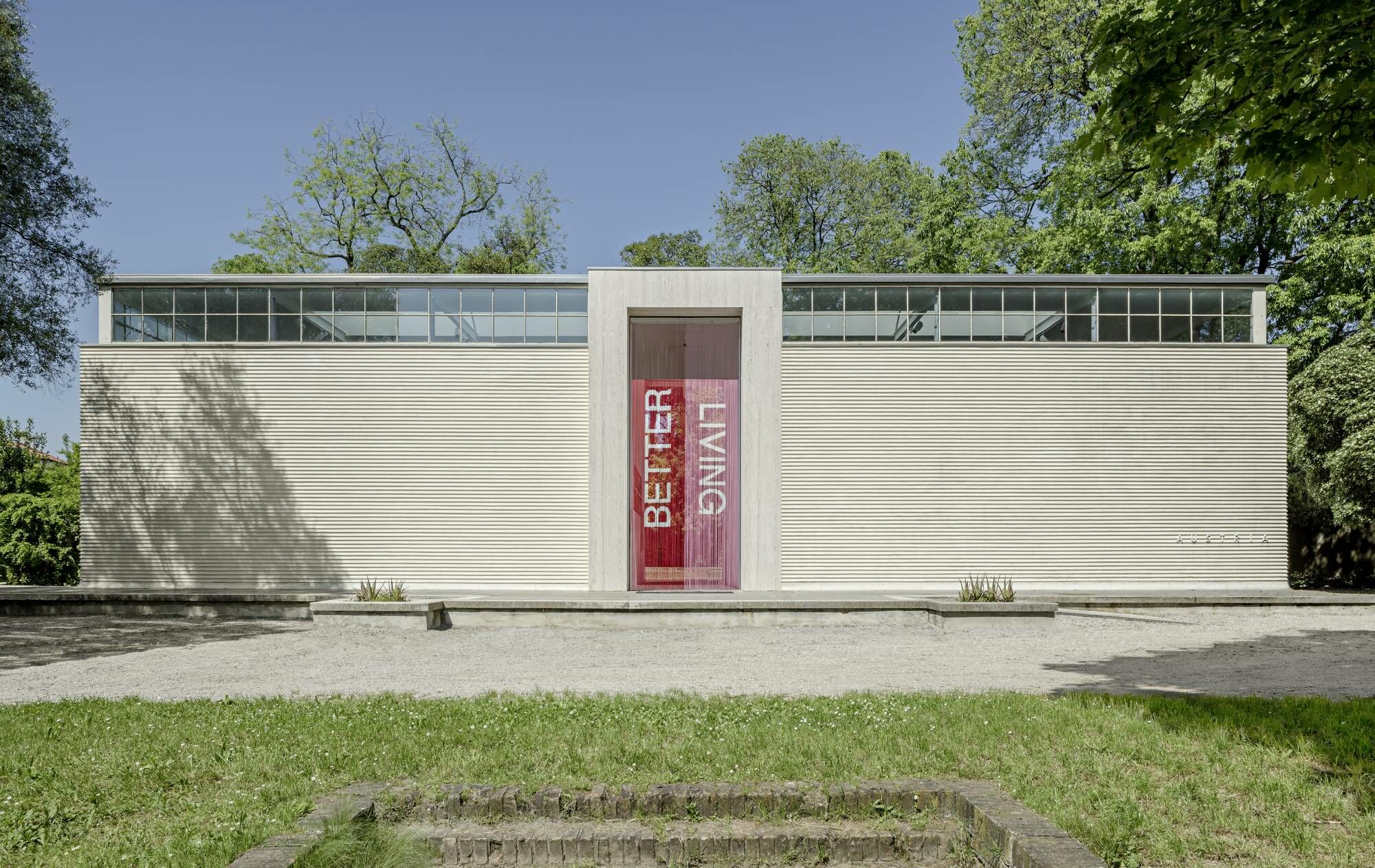 Von außen praktisch unverändert, im Inneren deutlich modifiziert: Der Österreichische Pavillon der diesjährigen Architekturbiennale.