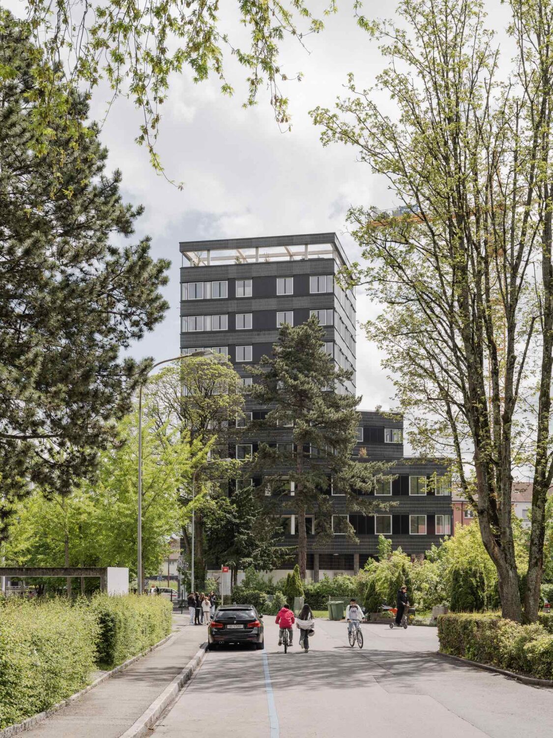 Wohn- und Geschäftshaus in Biel von HHF