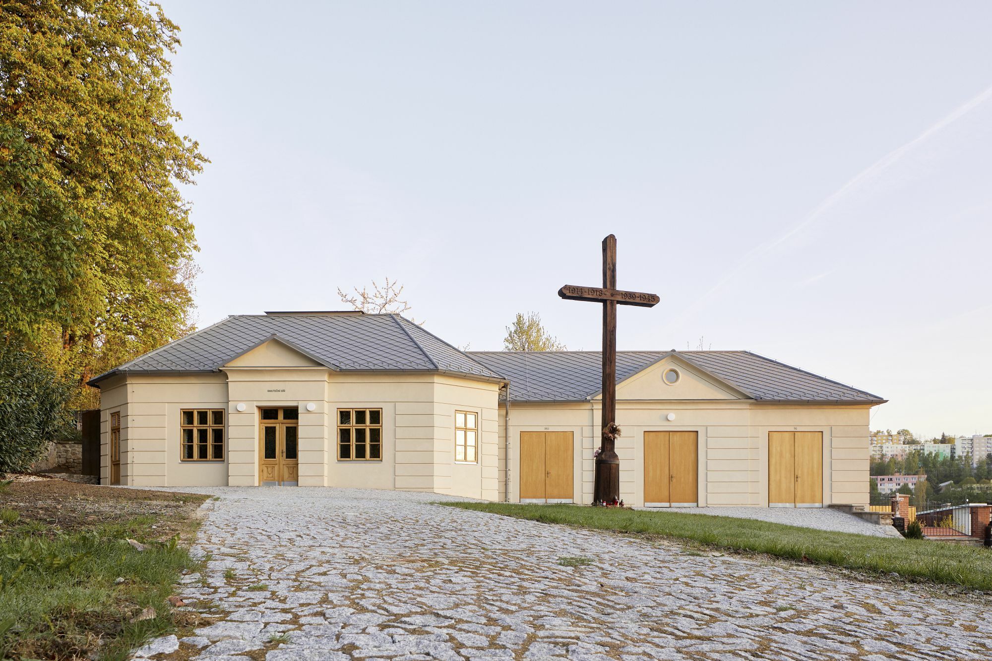Trauerhalle in Vimperk von Jakub Vašek