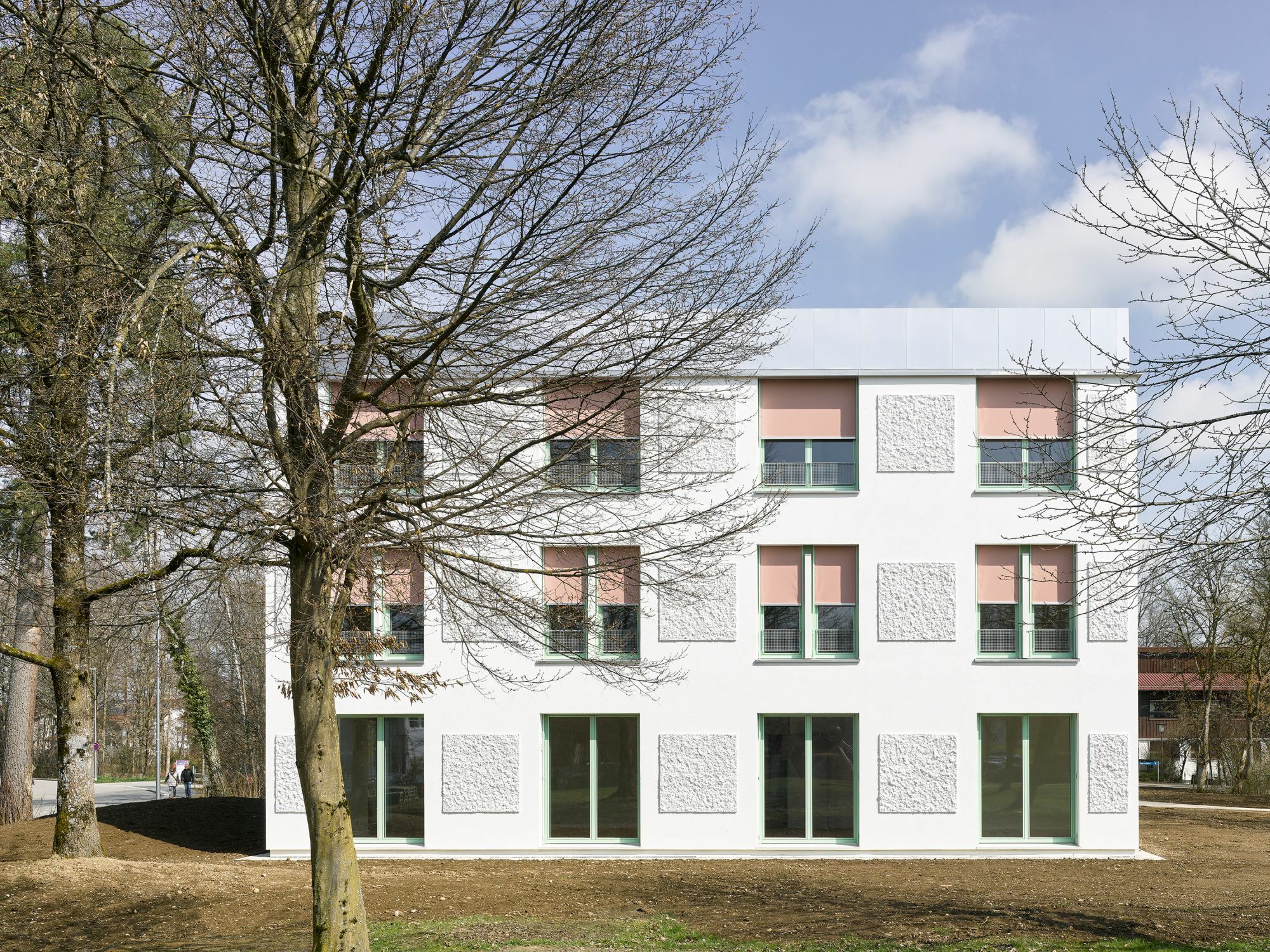 Therapiegebäude in Traunreut von Krusche Huang Architekten