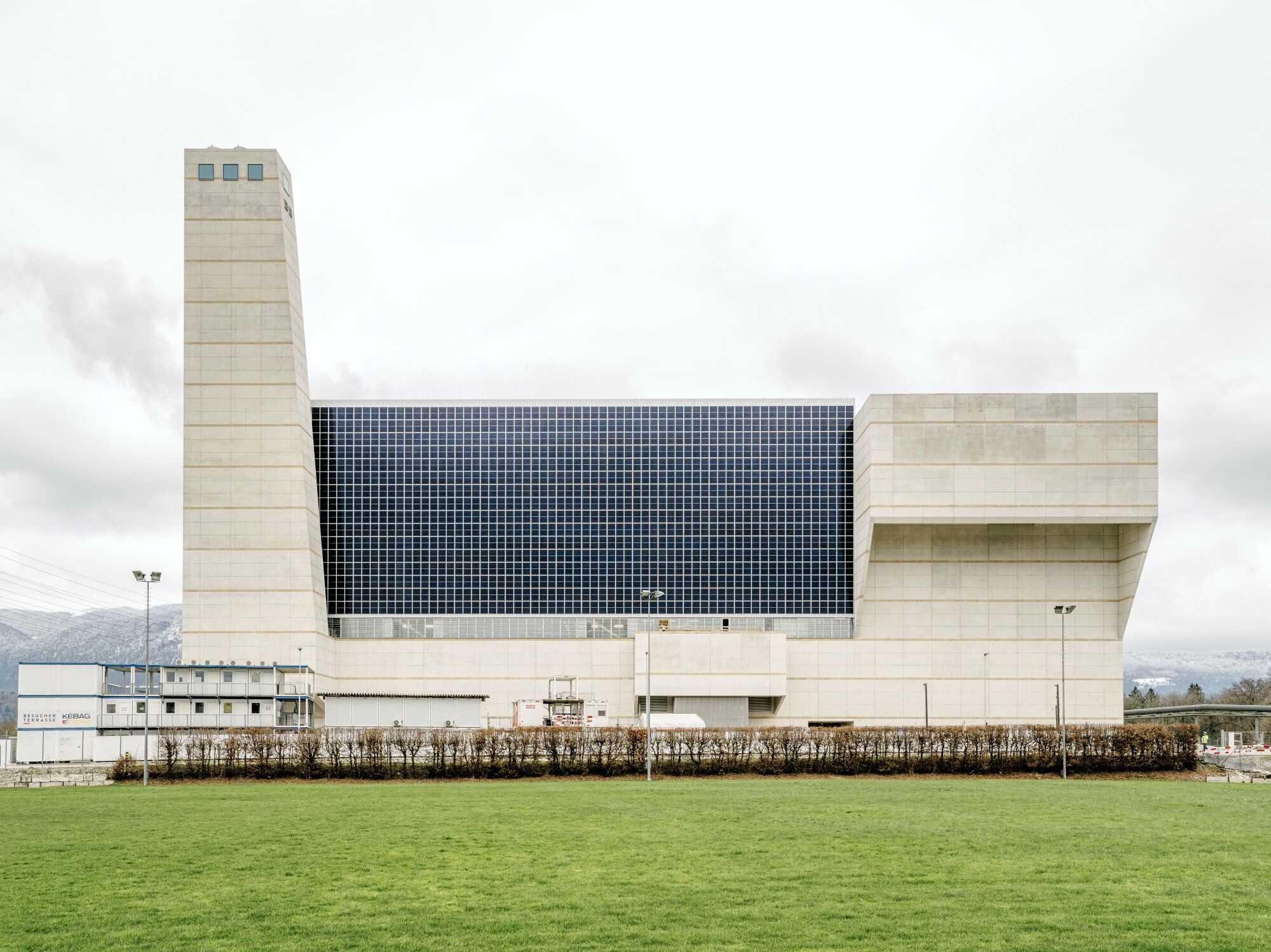 Müllverwertungsanlage und PV-Kraftwerk in Zuchwil von Penzel Valier