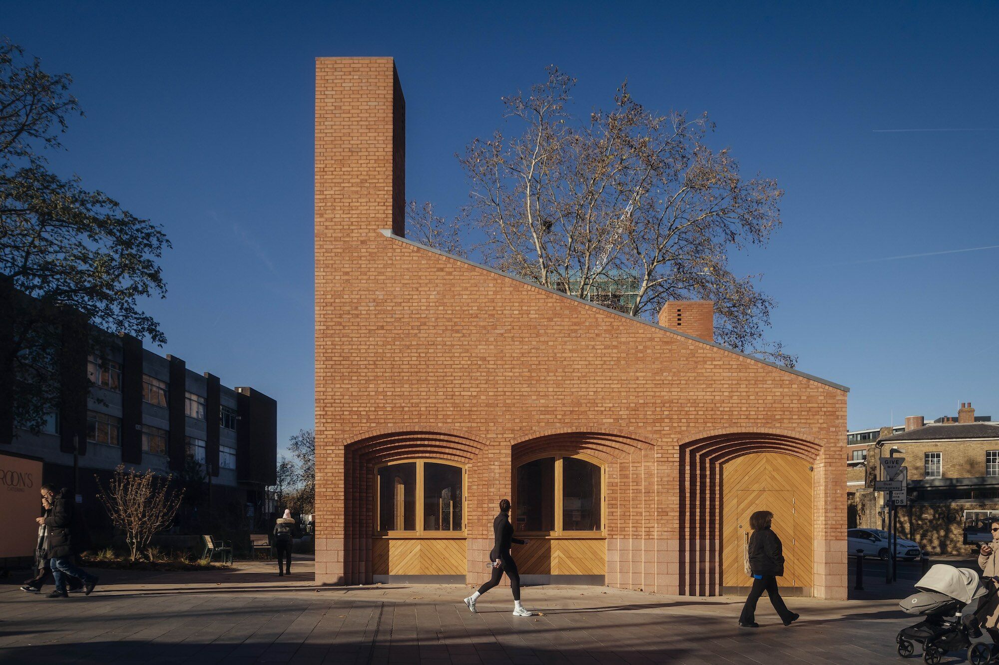 Pavillon und Platz von Studio Weave mit Tom Massey Studio