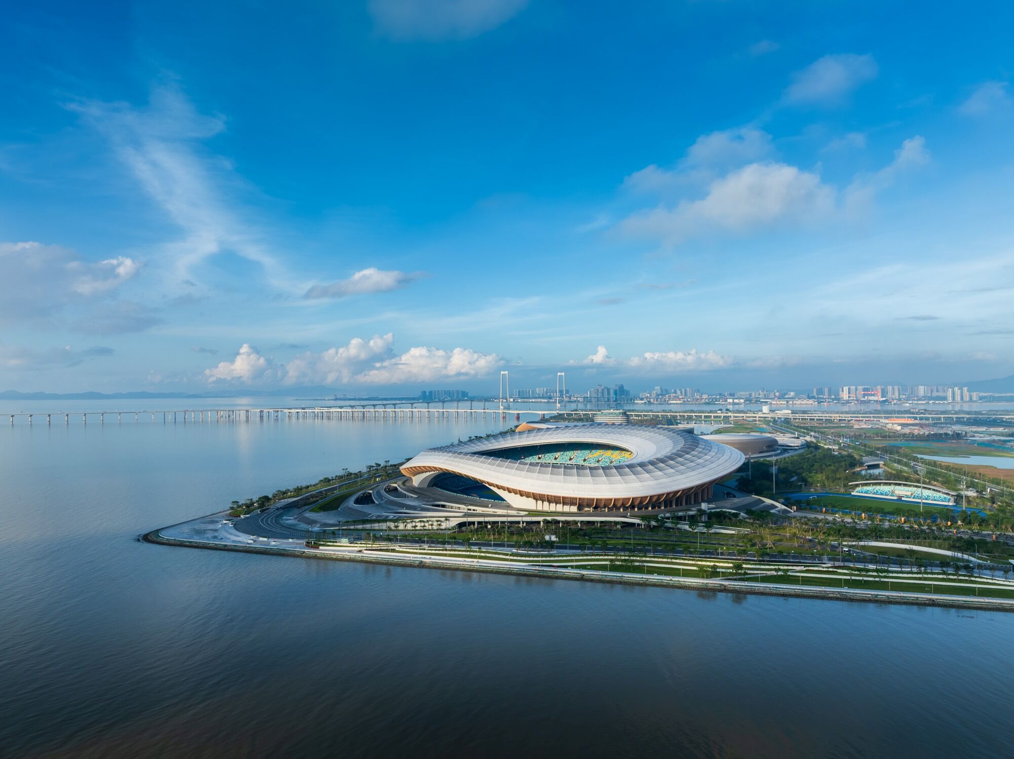 Sportlandschaft in Guangzhou von Zaha Hadid Architects