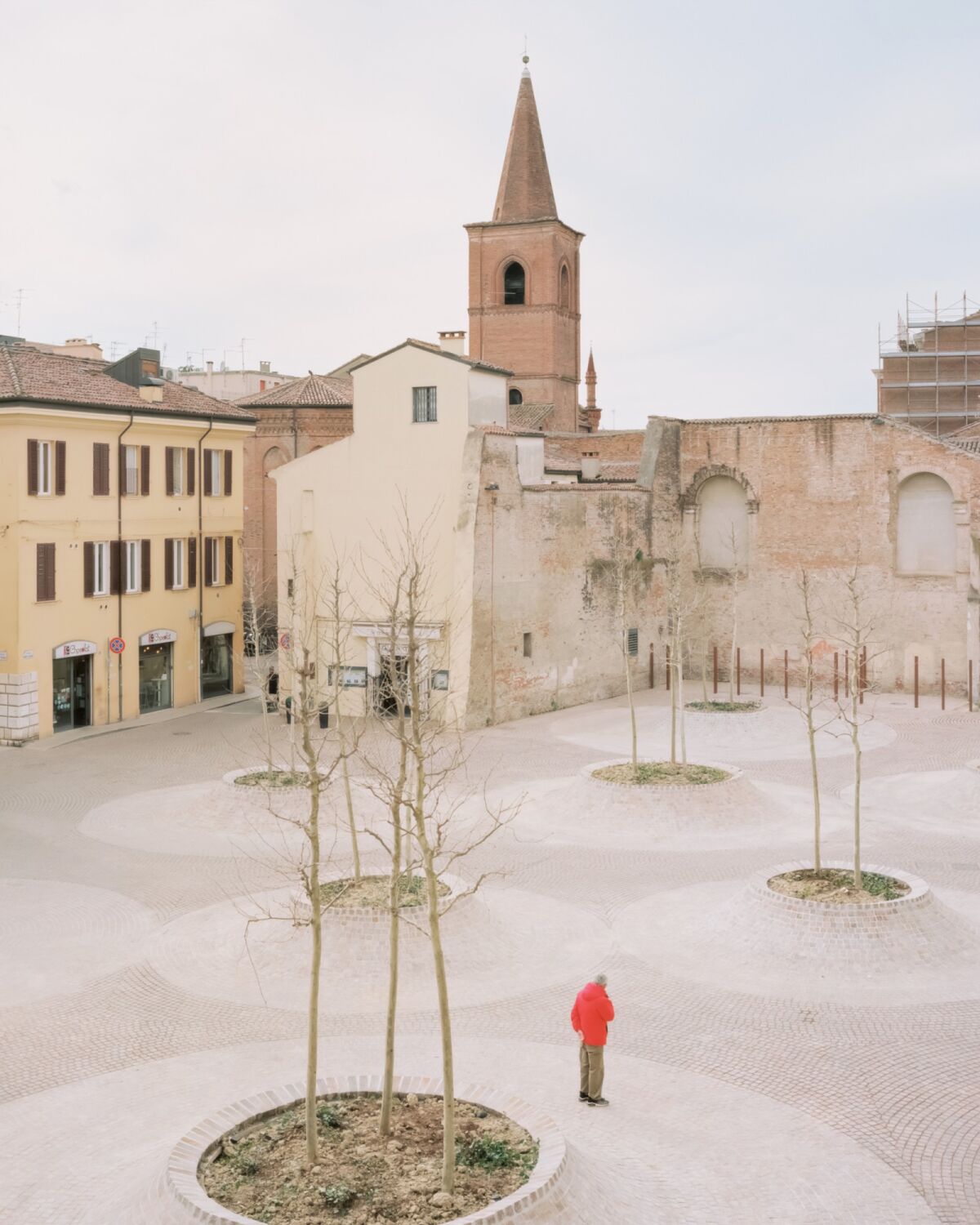 Platzgestaltung in Ferrara von Inout architettura
