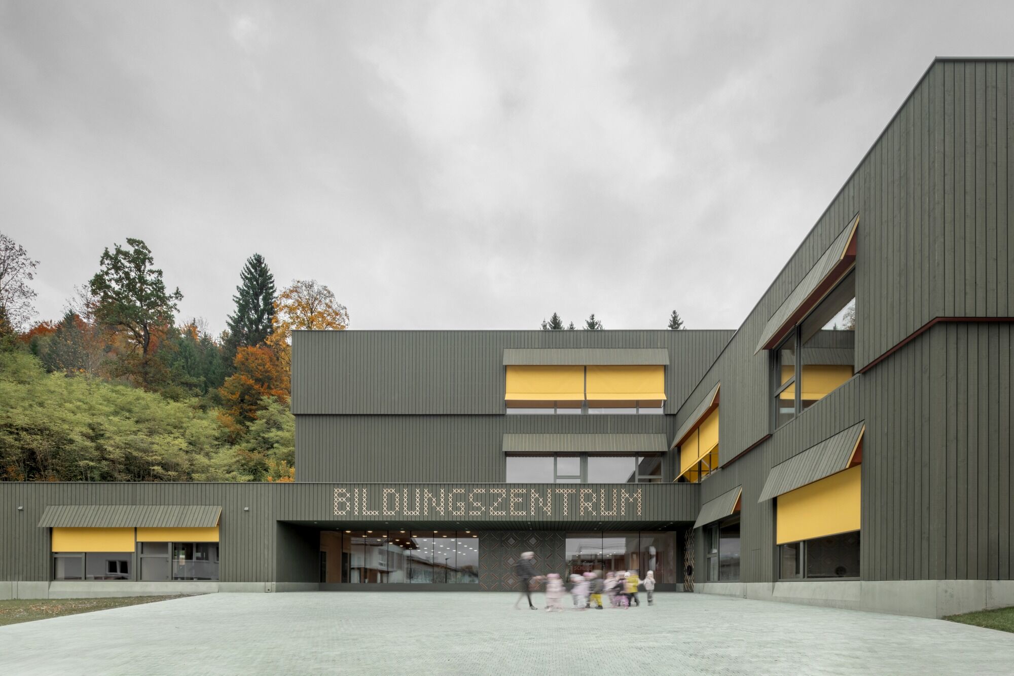 Schule mit Kindergarten in Tirol von Pedevilla und gbd