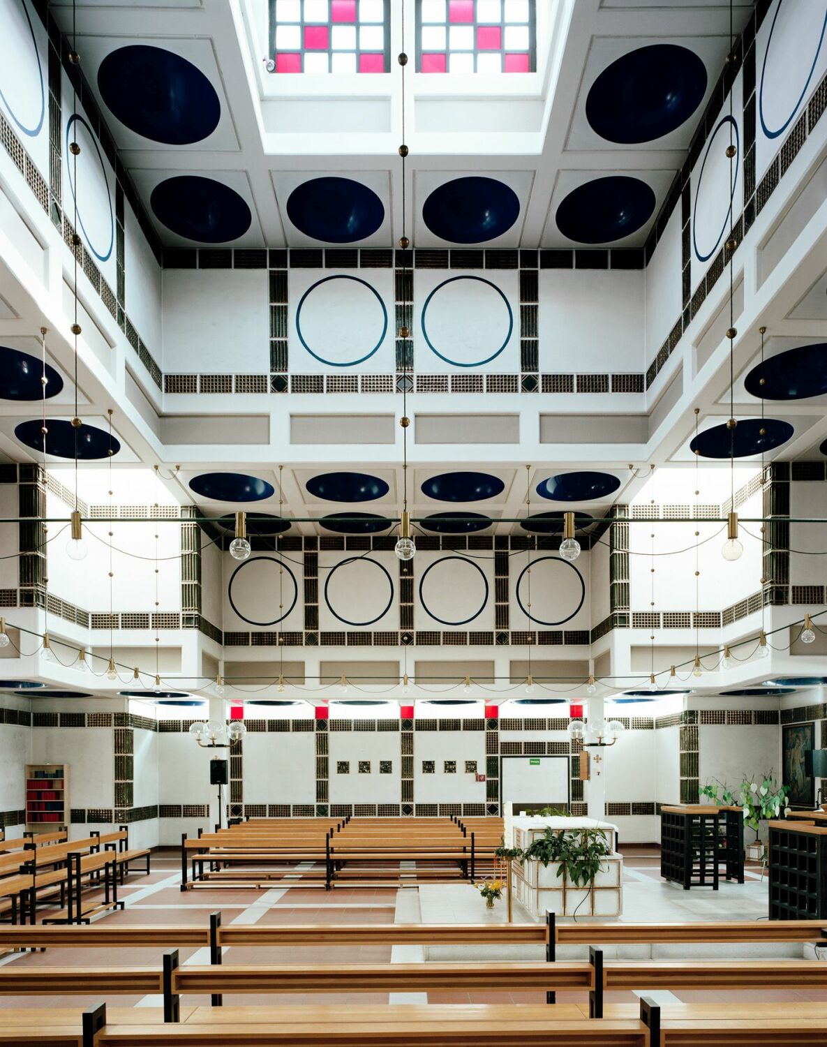 Viktor Hufnagl – Kirche Am Schöpfwerk in der Wohnhausanlage Am Schöpfwerk in Altmannsdorf, Wien 12.